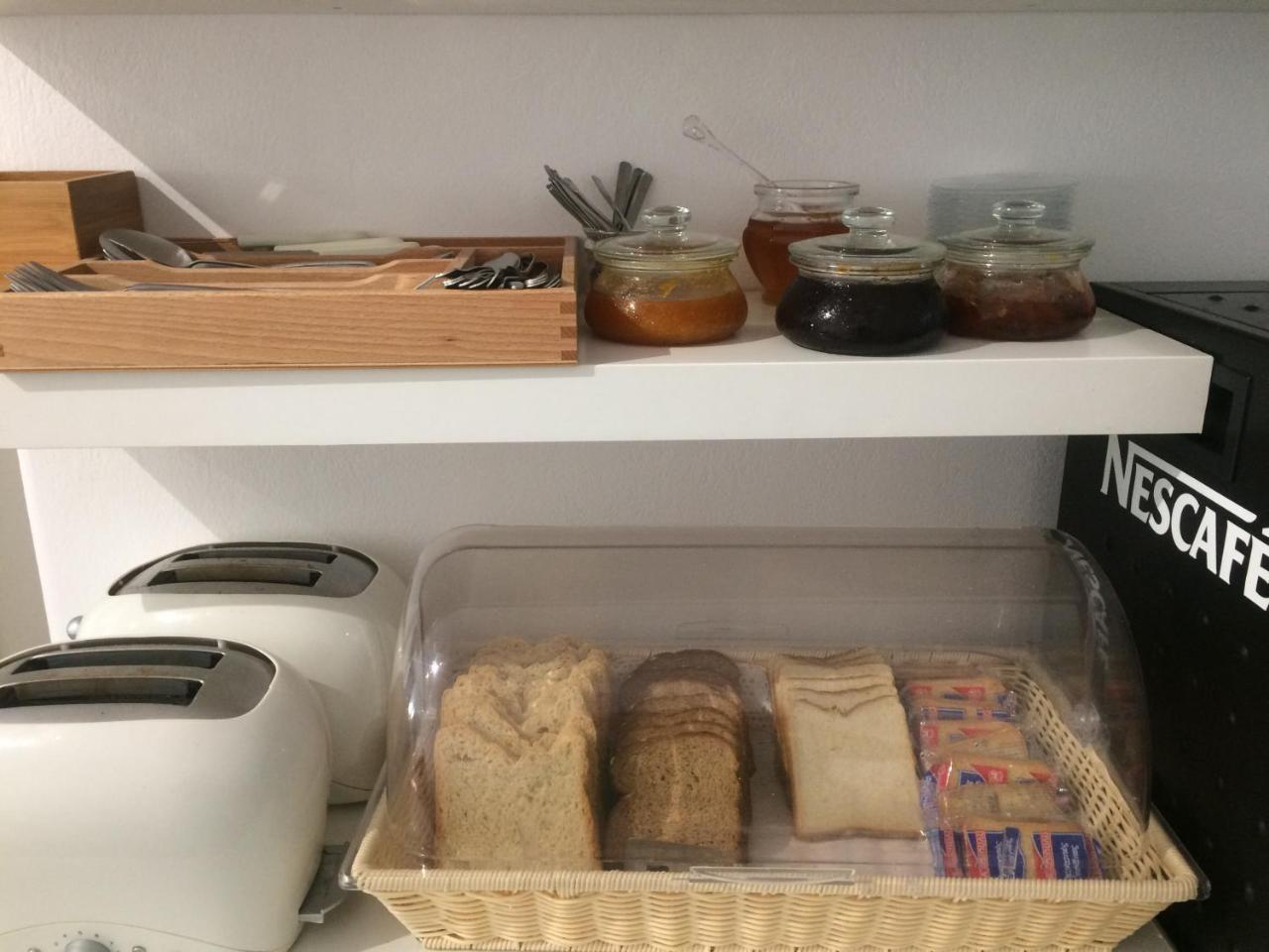 斯坦法诺公寓酒店 纳乌萨 外观 照片