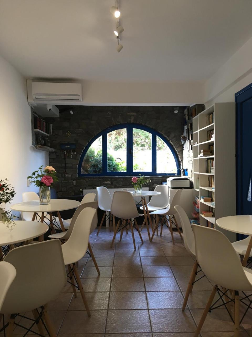 斯坦法诺公寓酒店 纳乌萨 外观 照片