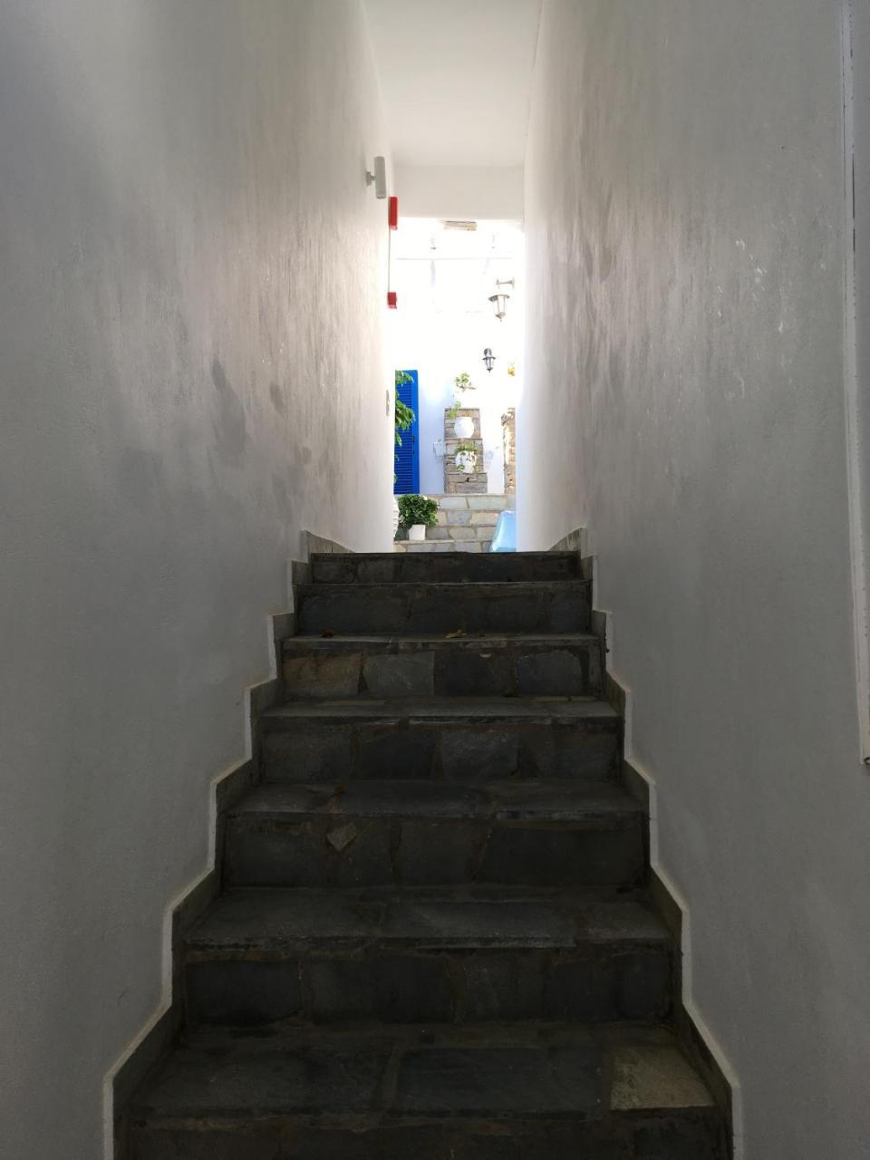 斯坦法诺公寓酒店 纳乌萨 外观 照片