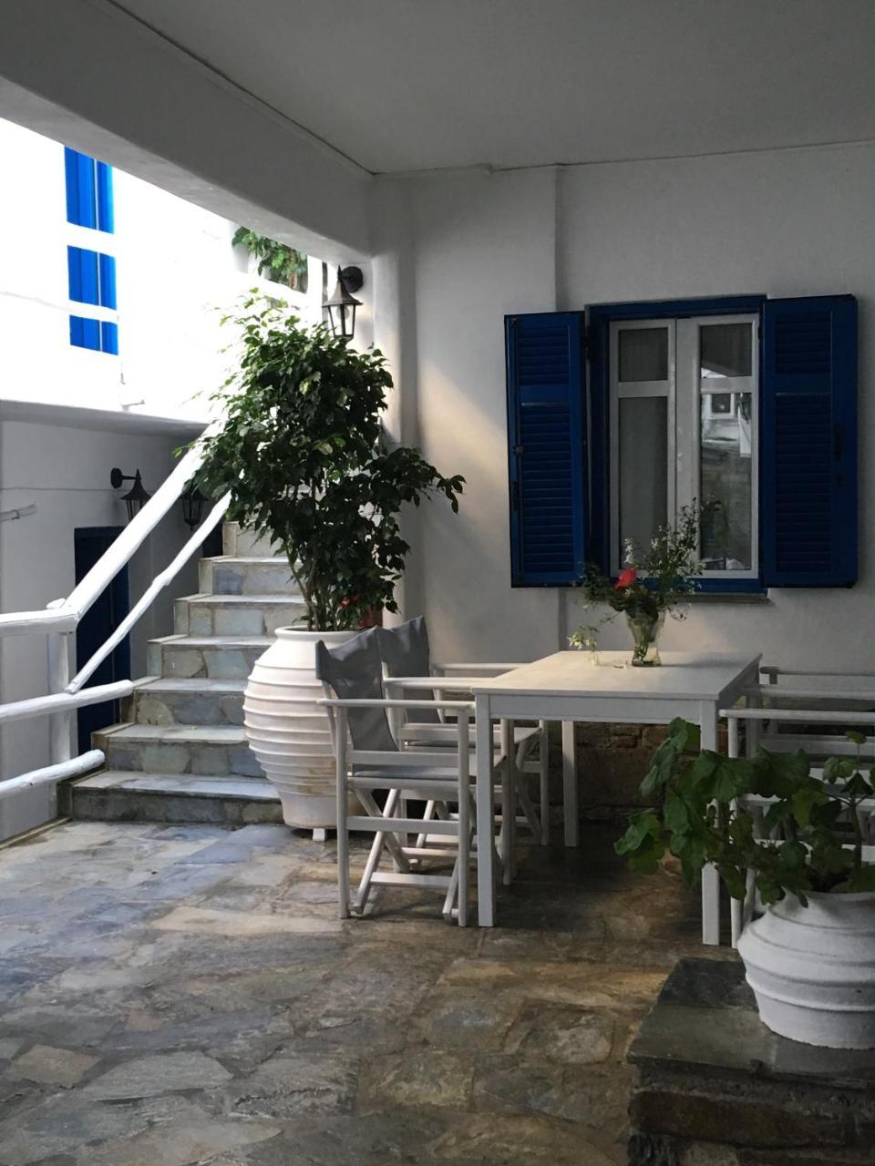 斯坦法诺公寓酒店 纳乌萨 外观 照片