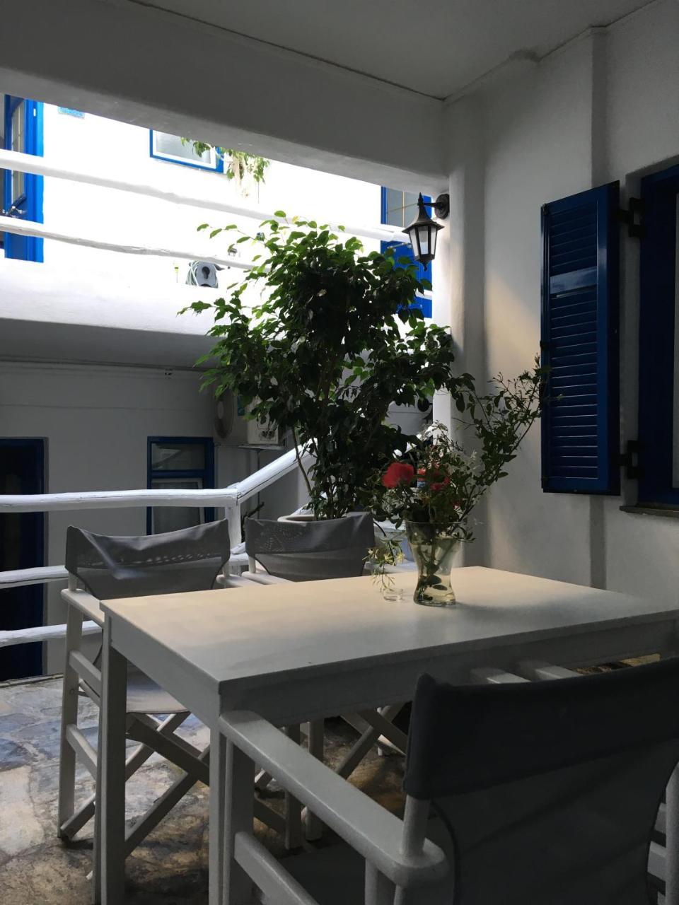 斯坦法诺公寓酒店 纳乌萨 外观 照片