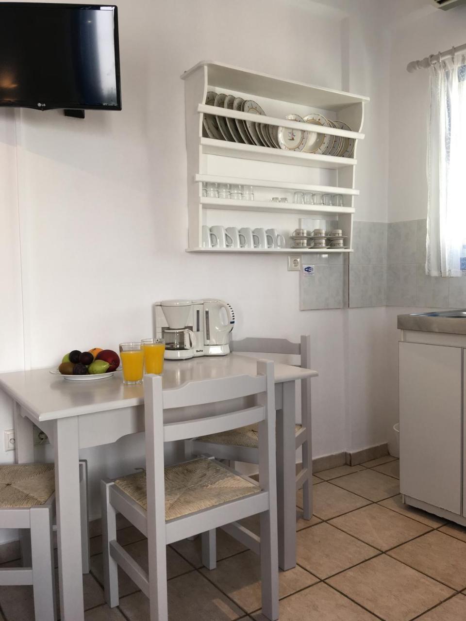 斯坦法诺公寓酒店 纳乌萨 外观 照片
